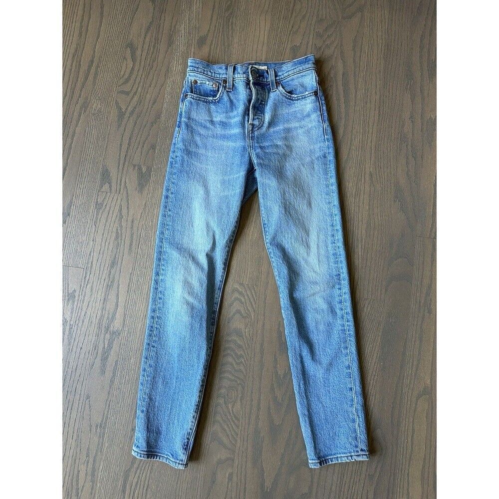 Levi's Wedgie Skinny Button Fly Light Wash Blue Jeans Denim Actual 24x27